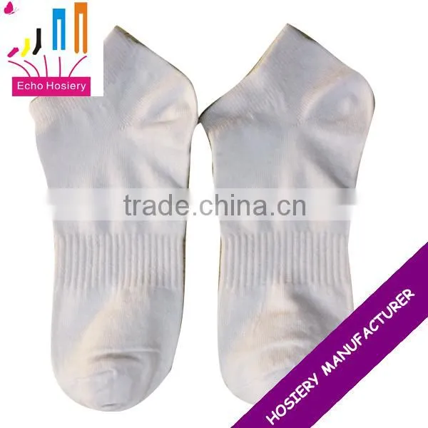 Men's white no show socks with elastic at sole