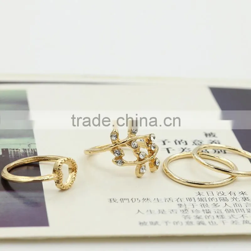 Fashion Latest Gold Finger Multiple Engagement Ring Set for Women
