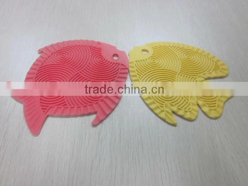 Eco friendly food grade colorful fish shaped baking silicone trivet,silicone placemat