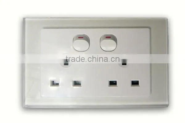 GLASS PANEL DOUBLE SWITCHED UK SOCKET
