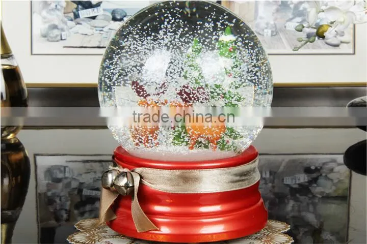 Hot selling Creative Home decoration snow globe Christmas snow globe