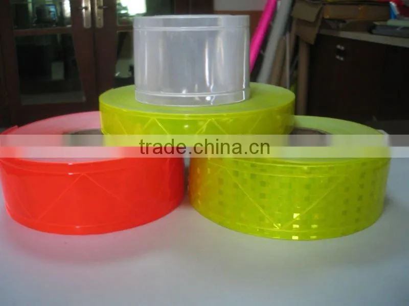 Reflective fabric strip for safety jacket