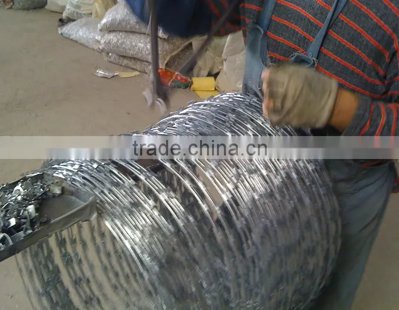 ISO9001Certificate Galvanized Razor Barbed Wire