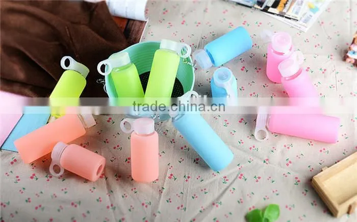 Factory low price of unbreakable silicate glass water bottle,anti heating slicone sleeve glass water bottle