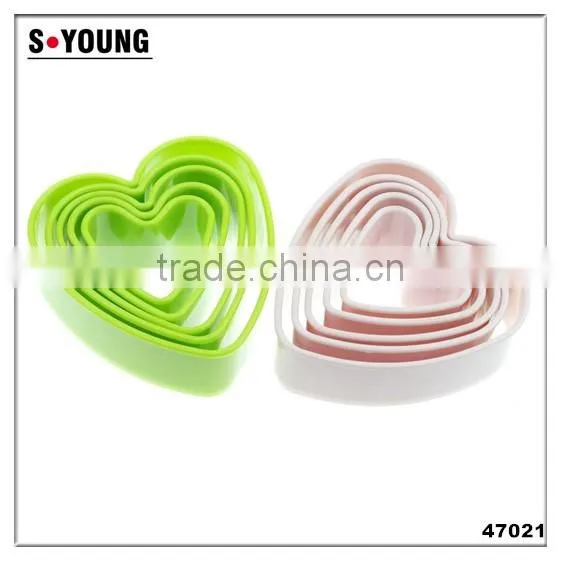 47021 Heart Shaped Plastic Cake Divider Cutter