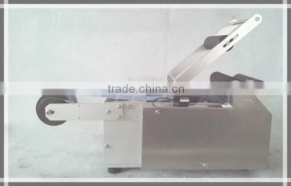 New design Semi-Automatic round bottle labeling machine