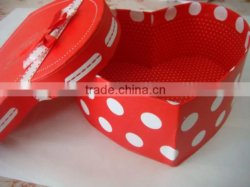 custom luxury heart shape cardboard gift box