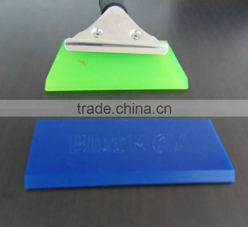 Solvent urethane scraper with handle