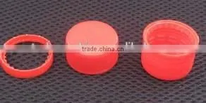 Cap slitting machine for chemical bottle cap