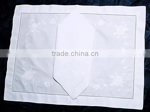 White cotton tablecloth and 6 napkins