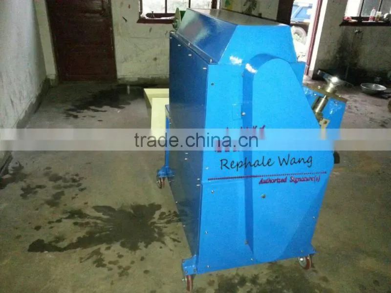 New type walnut cracker machine /walnut breaking machine