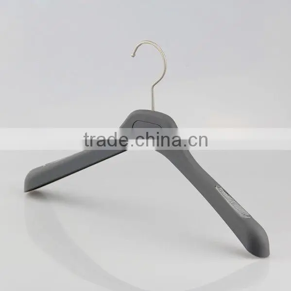 fashion high end plastic hanger anti-slip rubber hanger for clothes