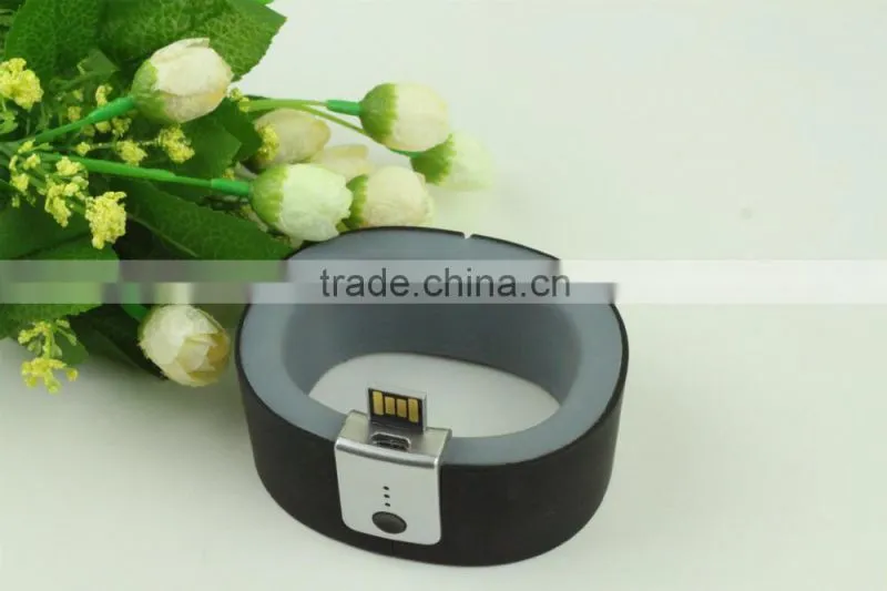 Moveable phone charger with 8G memory 2in1 charger