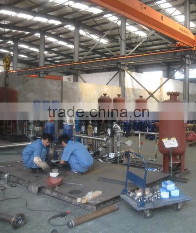 Multi-stage submersible well pump