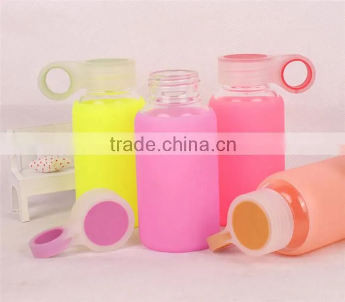 Factory low price of unbreakable silicate glass water bottle,anti heating slicone sleeve glass water bottle