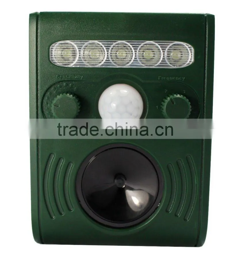 X-pest Signstek Solar Powered Wild Animal Repeller PIR Motion Activated Dogs Cats Deterrent