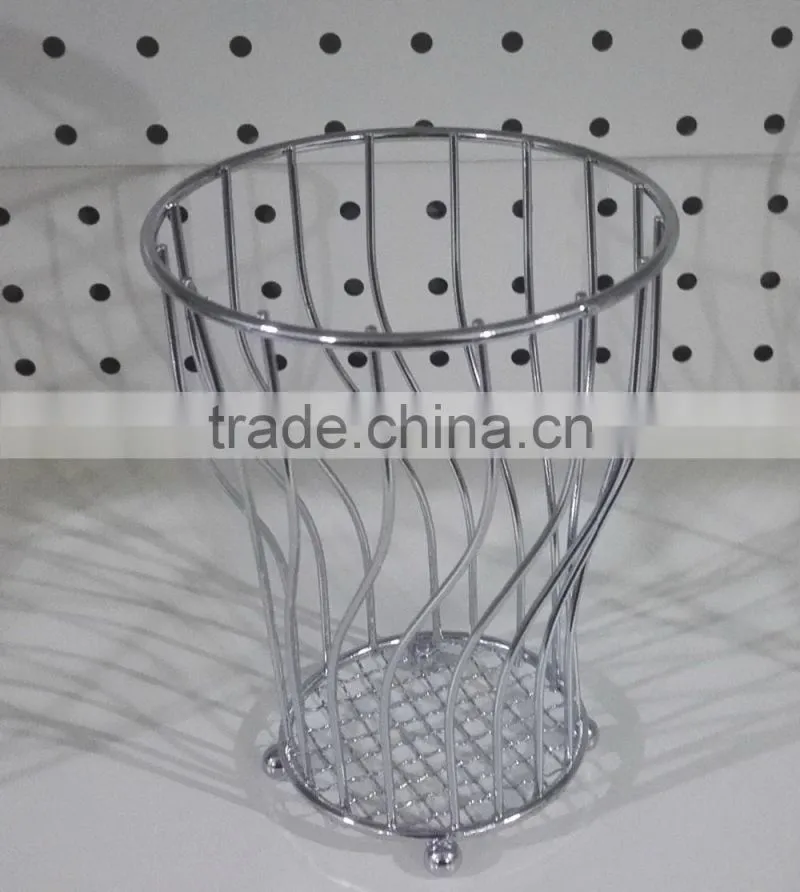 Steel constraction kitchen utensil holder