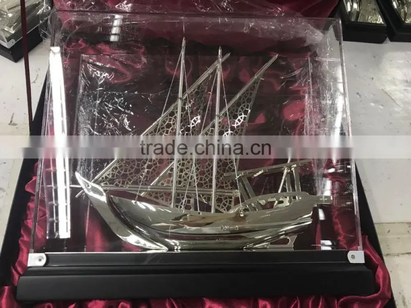 2017 NEW Style High Quality Beautiful Real Gold plated Dhow with Souviner Gift