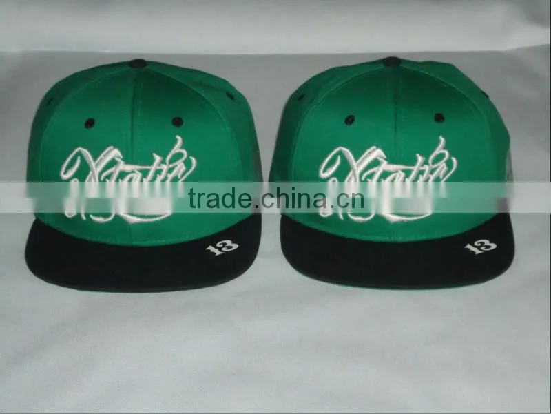BLACK/WHITE/PLAID FLAT BRIM FLEXFIT HAT CAP SZ S/M