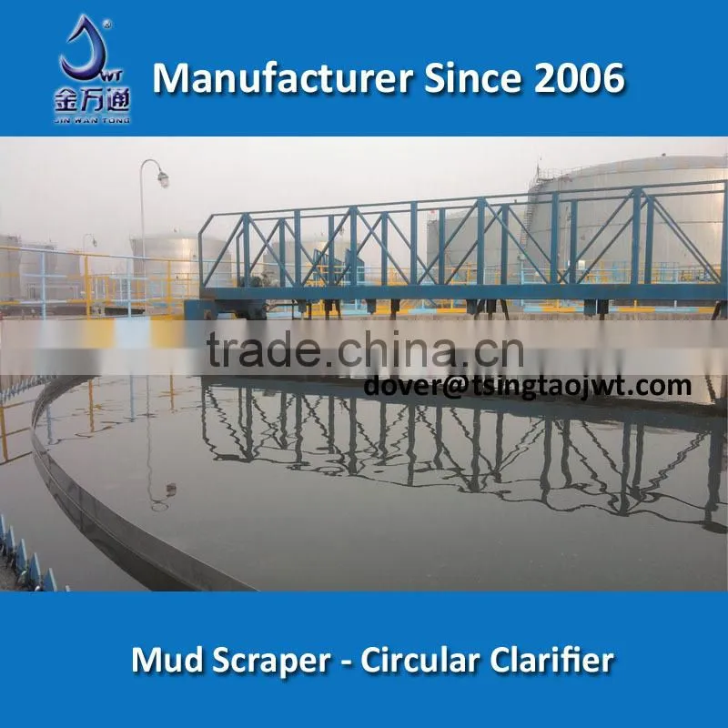 Peripheral drive circular sludge collector in circular tank