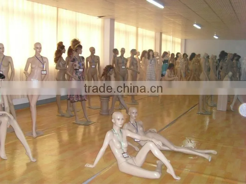 balloon dog mannequin