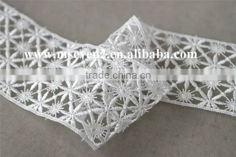 new decoration embroidery lace designs lace in 5cm in white 100% polyester flower pattern embroidery lace trim