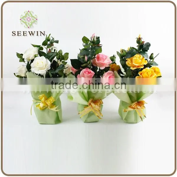 Nonwoven flower sleeve