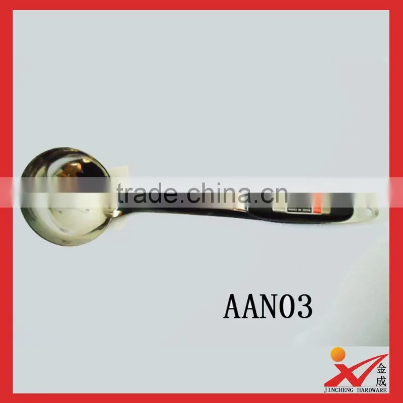 Factory wholesale stainless steel kitchen ware plastic hander big soup spoon
