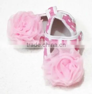 Baby Pink White Polka Dots Crib Shoes with Pink Rosettes