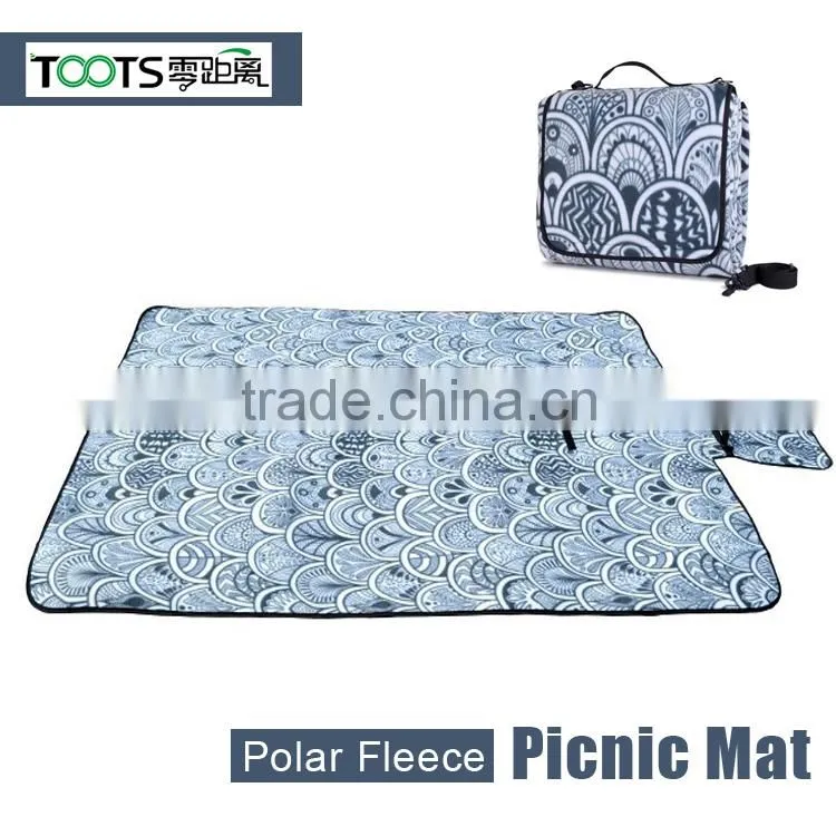TOOTS Best Foldable Fleece Blanket for Camping