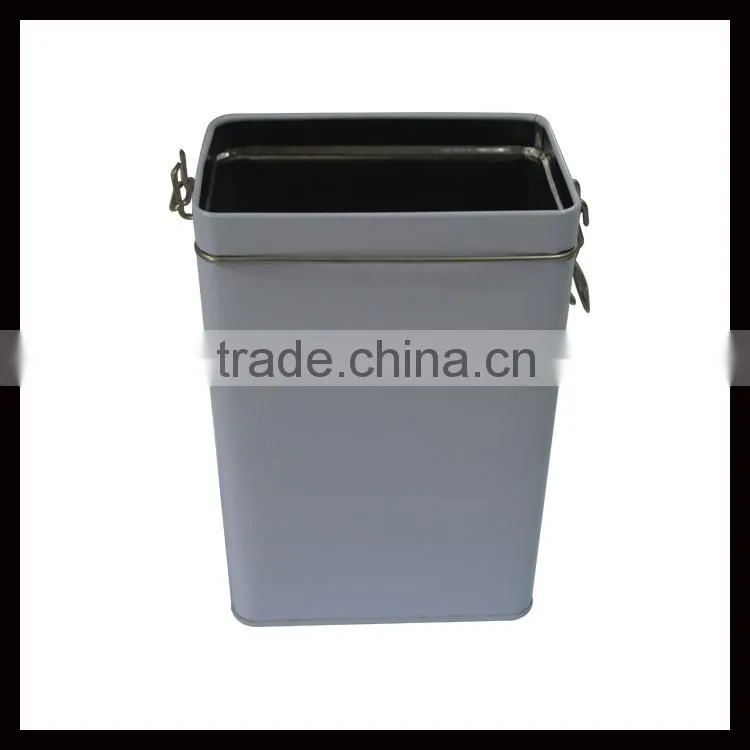 Wholesale Rectangle Metal Biscuit Tin Can With Plastic Lid And Metal Buckle