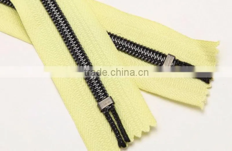 2016 Newest close-end auto lock Nylon zipper in black lacquer