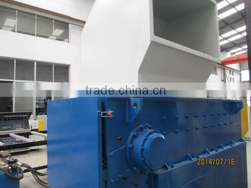 Hard plastic lump single shaft shredder