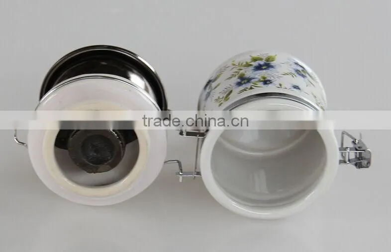 Classic manual coffee grinder with ceramic grinding core or cast iron grinding core