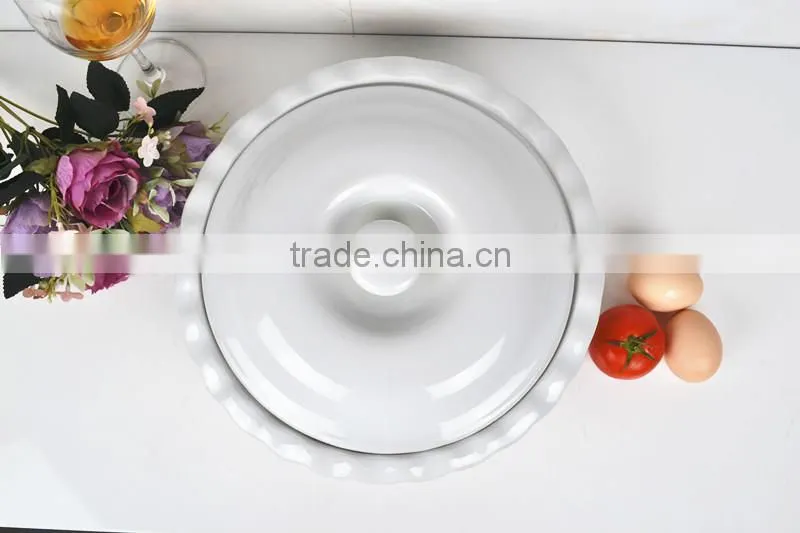 12" Round porcelain bakeware with lid