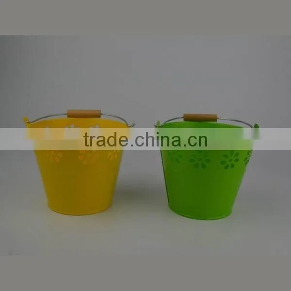 Metal hanging flower planter pot