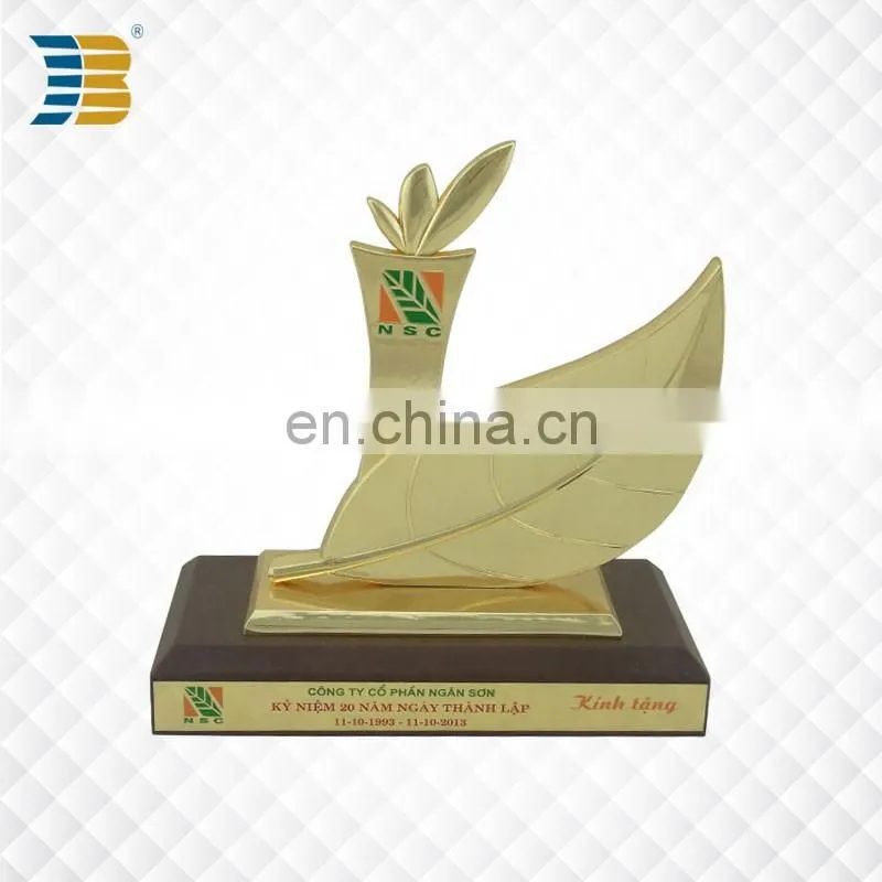 leaf shape Vietnam custom painted gold plated trophy