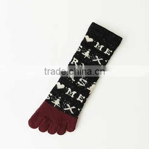 Bulk Wholesale Hot Sale Winter Fashion Thick Wool Yoga Injinji Custom Design Christmas Woman Cashmere Warm Toe Sock