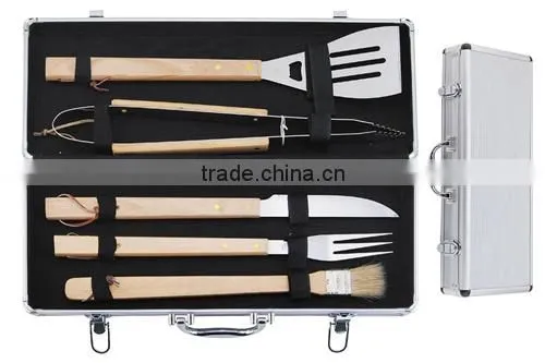 Wood Handle BBQ Set With Aluminum Suitcase