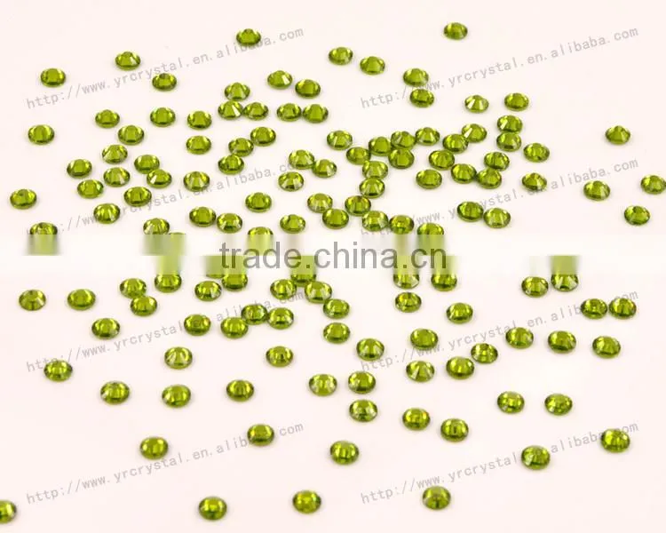 Round shape peridot color with silver foiling crystal flat back hot fix