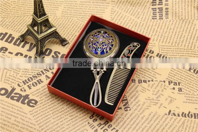 Retro Rhinestone Ladies Makeup Compact Pock Hand Held Mirror Hair Comb Set