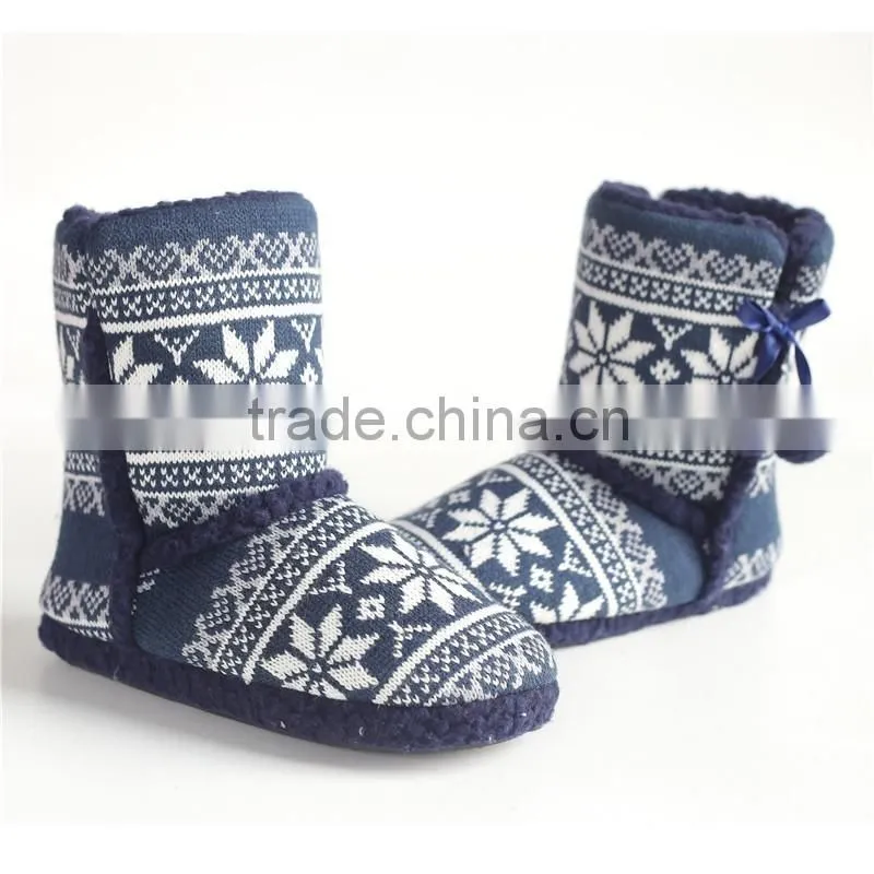 Ladies indoor boot with pompom