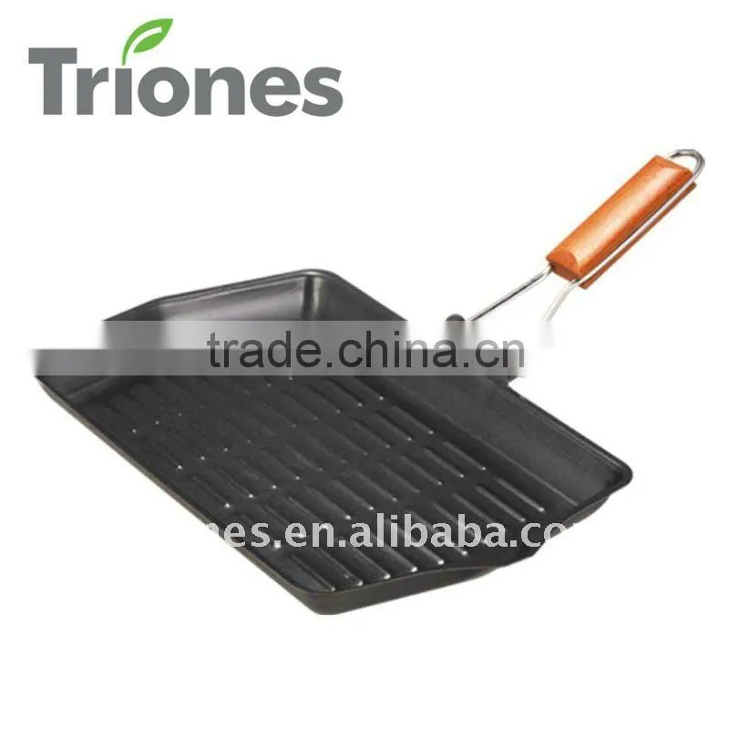 Non-stick grill pan with wooden handle
