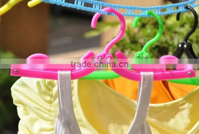 New Non Slip Hanger Portable Travel Plastic Shirt Clothing Holder Folding