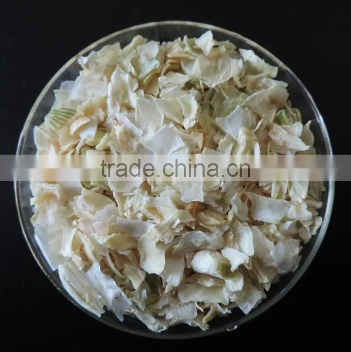 dried white or yellow onion powder plant