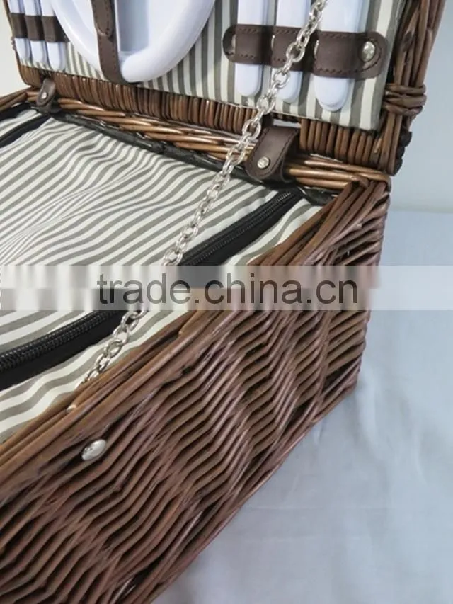 Wholesale handwoven 4 persons wicker picnic basket insulated