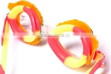 Durable long lasting adjustable silicone swimming goggle