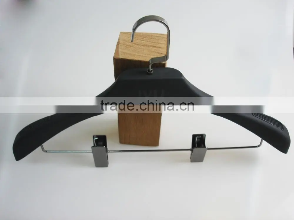 HA7014 hot sale new style clothes plastic suit hanger with clips