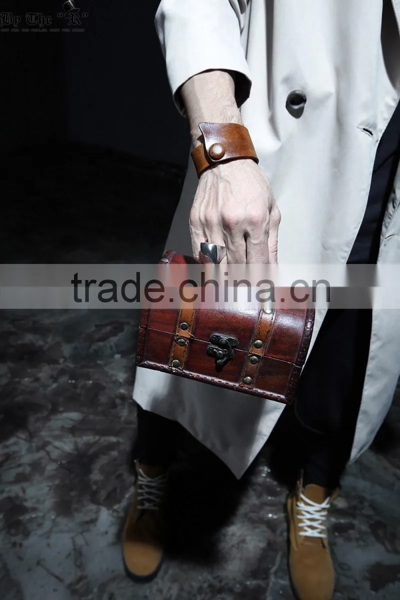 Man High Fashion Spacial Shape Snap button Genuine Waxy Leather Bracelet For Men