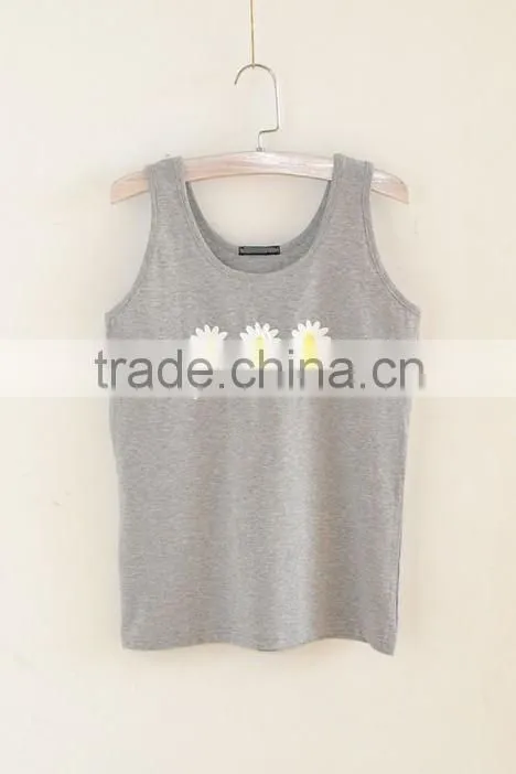 2015 Basic style of women tank tops with three little flowers print in the middle / soft and breathable to your body